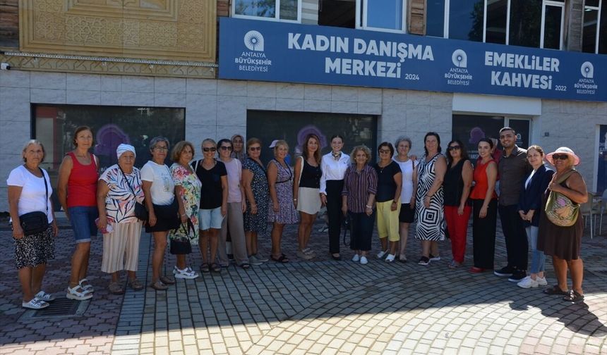 Antalya'da kadınlara kış hazırlığı bilgilendirme etkinliği düzenlendi