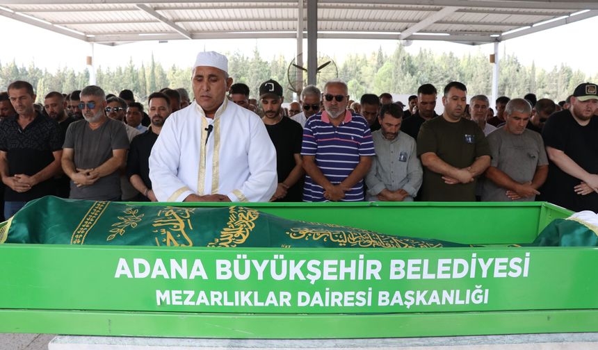 Bandırmasporlu futbolcu Tolga Kalender'in cenazesi Adana'da defnedildi