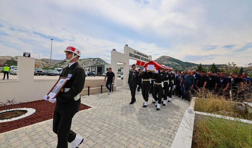 Burdur'da vefat eden Kıbrıs gazisi son yolculuğuna uğurlandı