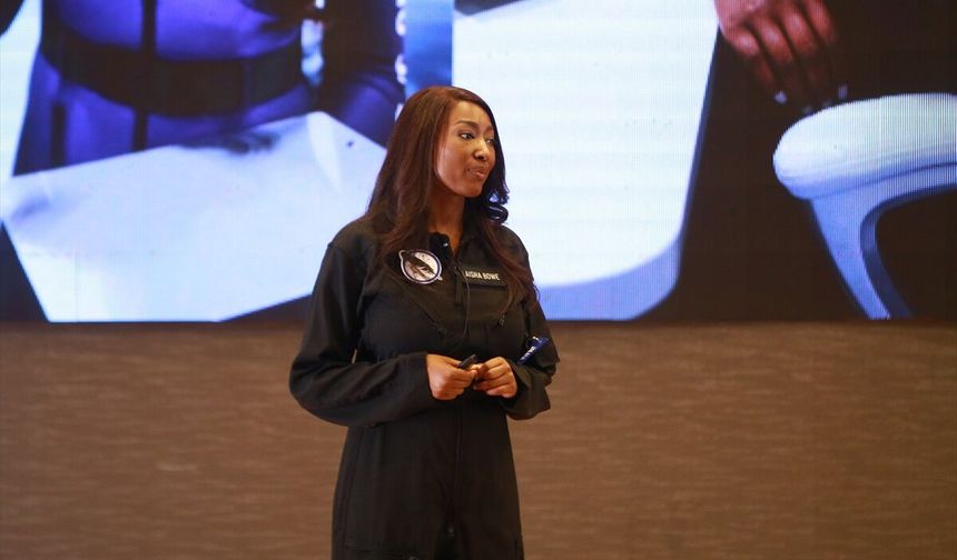 Eski NASA roket bilimcisi Aisha Bowe, Adana'da öğrencilerle buluştu