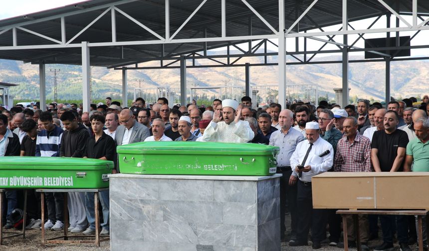 Gaziantep'teki kazada hayatını kaybeden 7 kişinin cenazeleri Hatay'da defnedildi