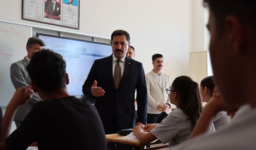 Hatay Valisi Mustafa Masatlı öğretmenler ve öğrencilerle buluştu