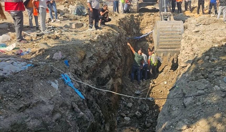 Hatay'da altyapı çalışması sırasında toprak altında kalan 2 işçi kurtarıldı
