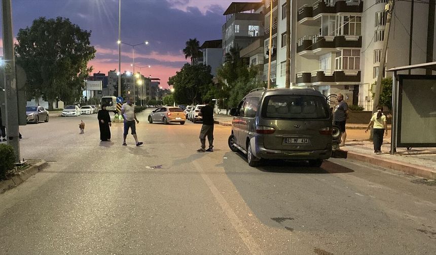 Hatay'da geri manevra yapan panelvanın çarptığı kadın ağır yaralandı