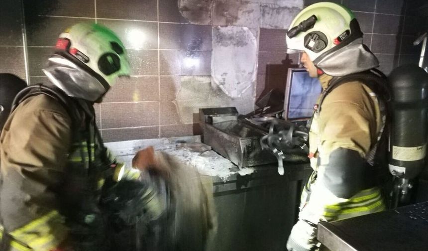 İskenderun'da iş yerinde çıkan yangın söndürüldü