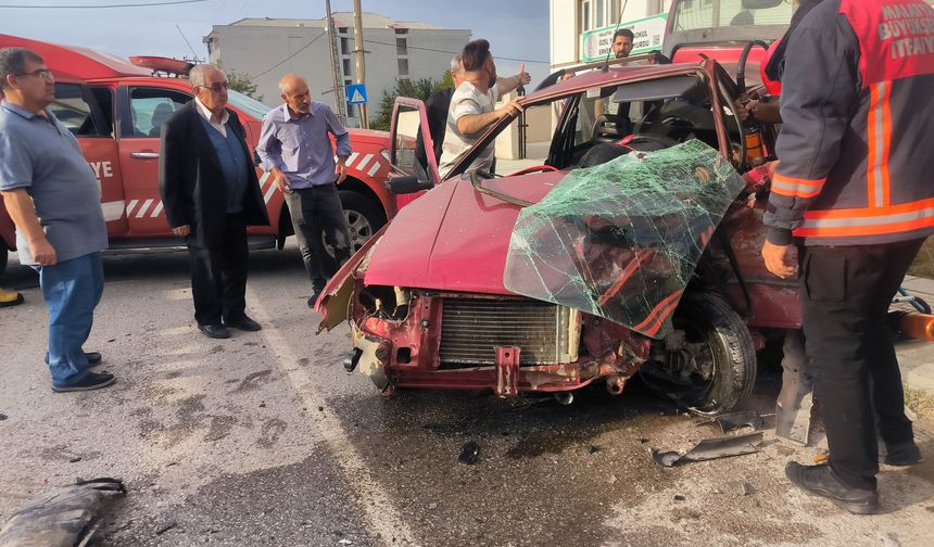 Malatya'da iki otomobil çarpıştı, 2 kişi yaralandı
