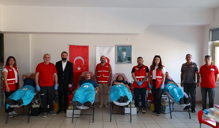 Mersin'de polisler, Türk Kızılaya kan bağışı yaptı