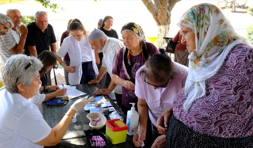Mersin'de sağlık personelleri vatandaşları aşırı şeker tüketimine karşı bilgilendirdi