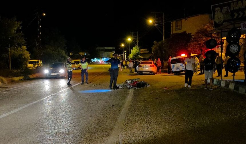 Osmaniye'de hafif ticari araçla çarpışan motosikletteki 1 kişi öldü, 2 kişi yaralandı
