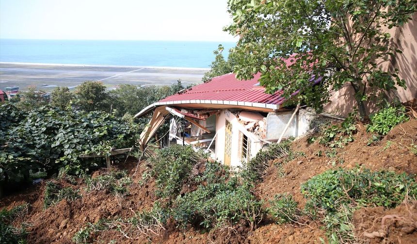 Rize Valisi Baydaş, taşkın ve heyelan yaşanan Pazar'da incelemelerde bulundu