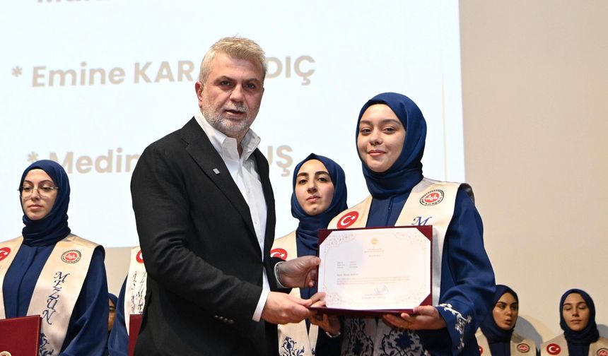 Başkan Görgel, 70 Hafızın Mezuniyet Sevincine Ortak Oldu