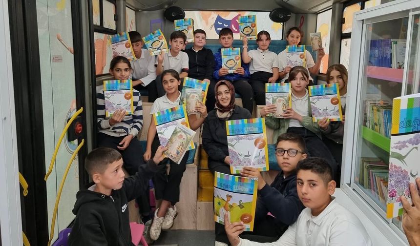 UNESCO Edebiyat Şehri’nde Kitap Sevgisi Mobil Kütüphaneyle Büyüyor