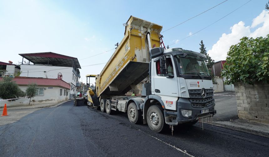 Dulkadiroğlu Şeyh Şamil Mahallesi’nde Kesintisiz Asfalt Mesaisi