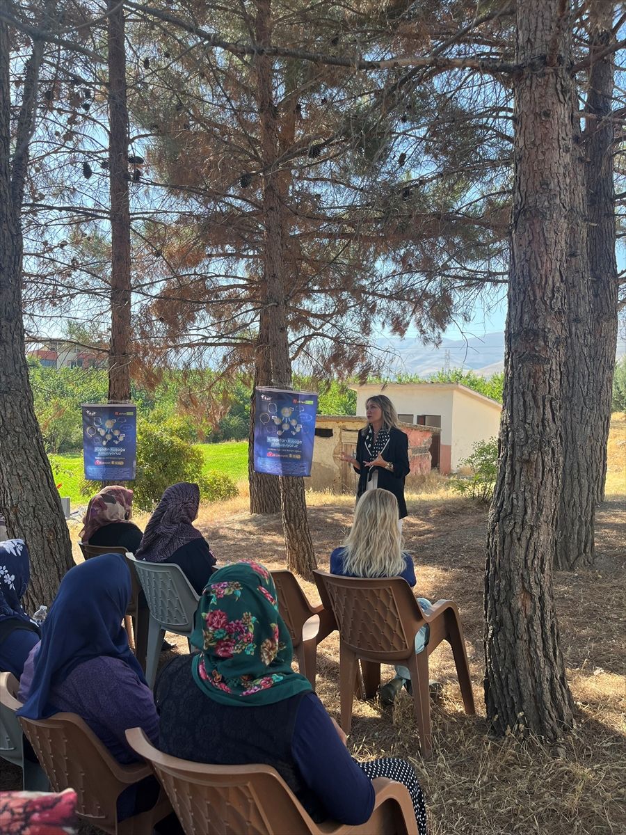 TİKAV 'Kuşaktan Kuşağa Konuşuyoruz' projesini üç ilde sürdürdü